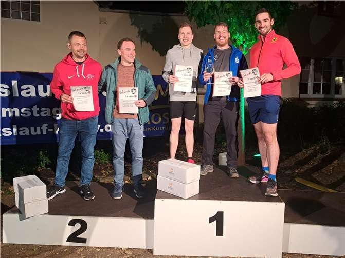 (v.r.) Lukas Konhäuser, Erik Börgers und Marc Hermes auf dem Siegerpodest.  Foto: Klaus Jahnz