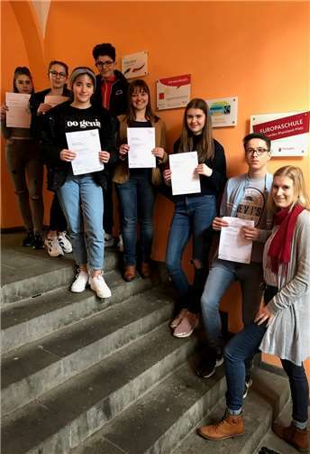 (v.r.) Sonja Klein, Jan Forsewicz, Lana Dzaka, Kathleen Marks, Serin El Moussa, Ayman Hamouichi, Valentina Rexhepi und Denise Lichtenberg.Foto: privat