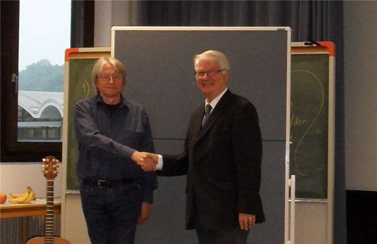 (v.re.) Vorsitzender Prof. Dr. Heinz-Günther Borck mit dem Liedermacher Manfred Pohlmann.Foto: privat