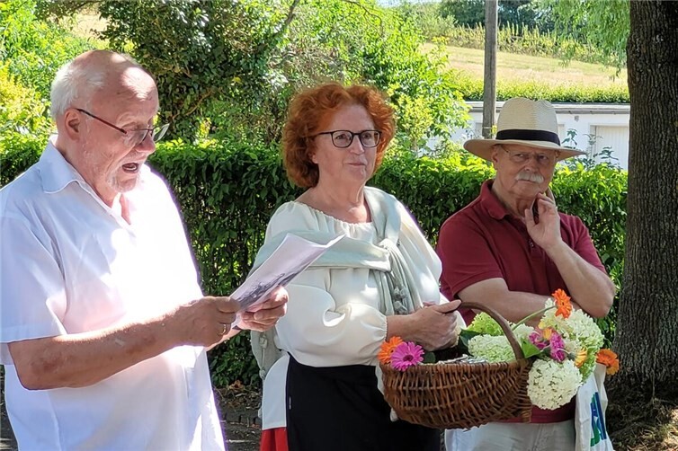 v.re.n.li. Kurt Zimmermann, Marlies Frech als Blumenfrau Schüffelgen, Baron von Drachenfels in Villip