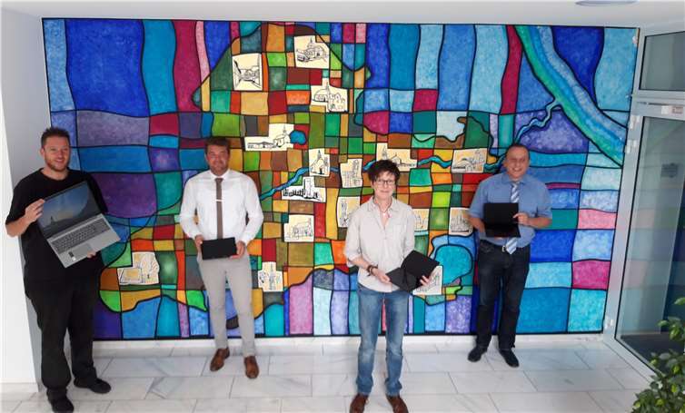 v.r.n.l: Bürgermeister Johannes Bell, Ane Masen, Stefan Oligschläger, Sven Schmitt. Foto: