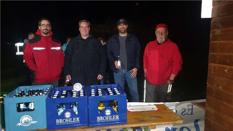v.r.n.l Mäus Profittlich (Brohler Böller), Torsten Huber (Brohler Mineralbrunnen), Frank Gondert (Ortsbürgermeister), Michael Pulver (Brohler Böller). Fotos: privat