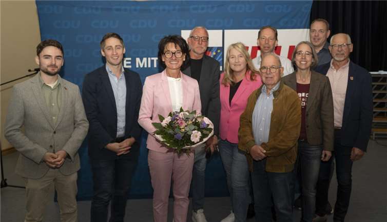 (v.r.n.l):. Nick Falkner, Niklas Schell, CDU-MdL Petra Schneider, Olaf Wulf, Herta Stiren, Andreas Köpping, Werner Jung, Carmen Carduck, Ingo Wessels, Jürgen Walbröl bei der Aufstellungsversammlung in Niederzissen.  Foto: CDU Remagen