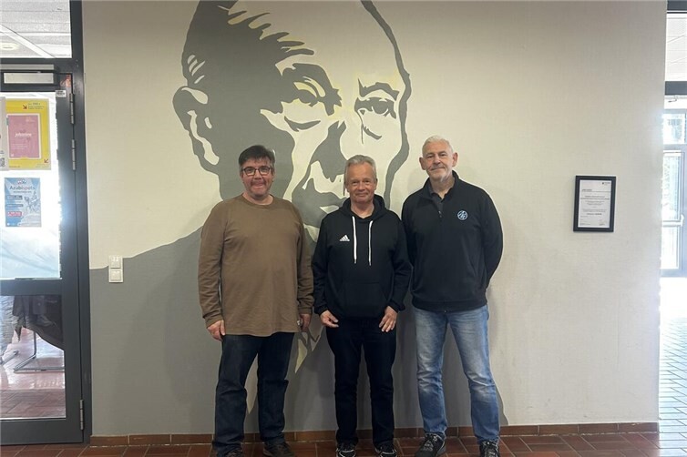v.rn.l. Udo Klingelhöfer (Schulleiter), Axel Horzinek (MINT-Koordinator) Mischa Michalke (Ardagh)