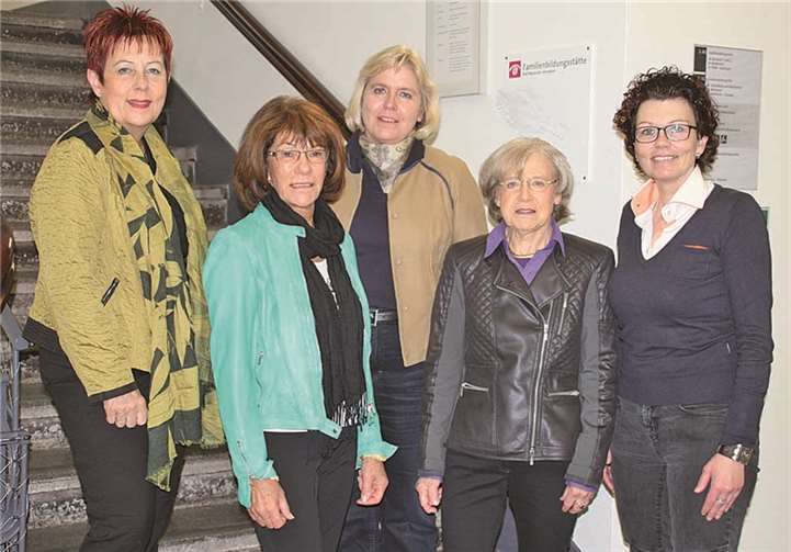 (v.r.n.l.) Vorsitzende Heike Krämer-Resch, Anneliese Schmitz Gabriele Hermann-Lersch, Erika Höhn und Ingrid Näkel-Surges. privat