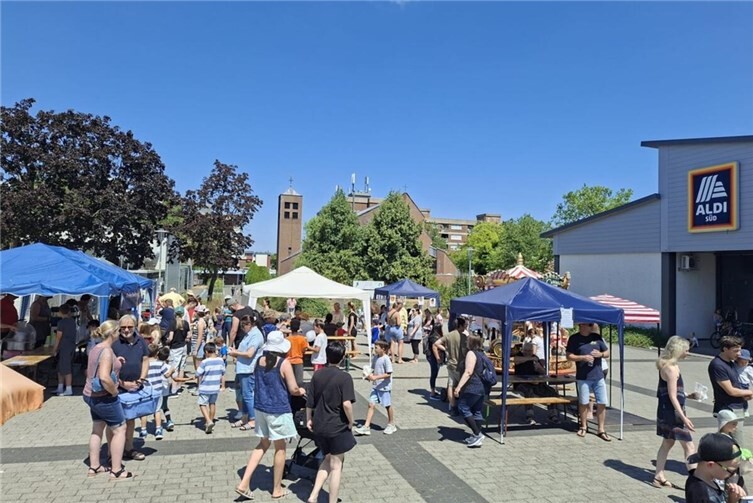 zahlreiche Familien besuchten das Kinderfest