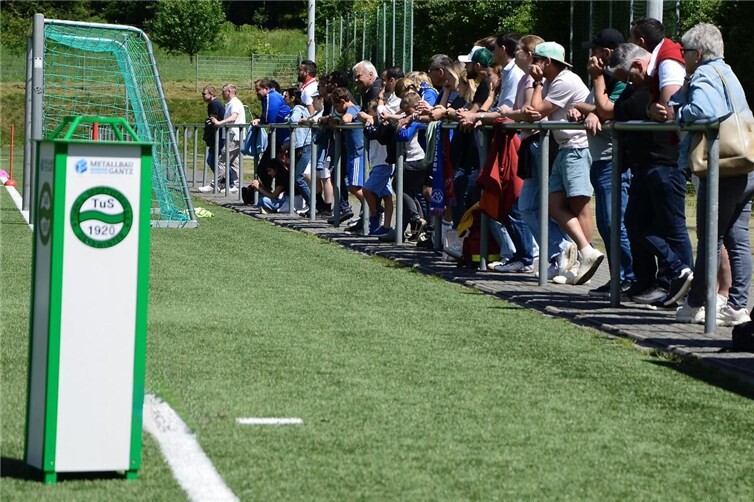 zahlreiche Zuschauer bei den Endspielen