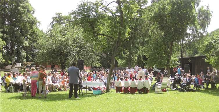 zum Familiengottesdienst der Pfarreiengemeinschaft Sinzig-Bad Bodendorf-Westum-Franken-Löhndorf am Sonntag am Schwanenteich. privat