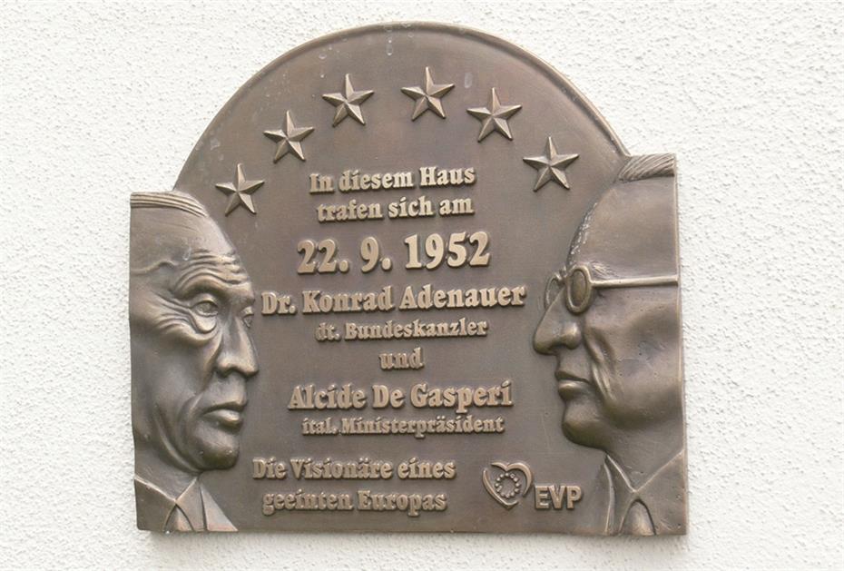 Gedenktafel erinnert an
das Treffen von Adenauer und De Gasperi