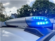 01.08.: Autofahrer liefert sich Verfolgungsjagd mit Polizei: Unbeteiligte Person wird schwer verletz