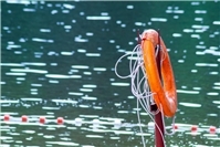 01.08.: Gefährliches Badevergnügen im Rhein: Mann von Sog eines Frachtschiffs erfasst