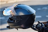 02.05.: Gegen Hauswand geschleudert: Quadfahrer und Mitfahrer bei Unfall schwer verletzt