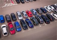 02.10.: Polizei sucht Halter von beschädigtem roten Auto