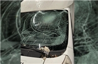 06.01.: Unbekannte werfen Schneebrocken auf fahrende Autos