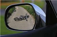 06.06.: Kindern auf Fahrrädern mit Auto kollidiert