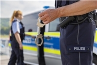 07.08.: Fast vier Promille: Polizei nimmt stark alkoholisierten Mann fest