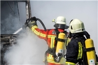 08.06.: PKW kollidiert frontal mit LKW auf der B 54 - Beide Fahrzeuge in Vollbrand 