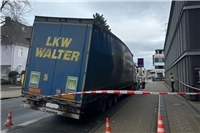 09.02.: 26 Tonnen schwere Ladung unzureichend gesichert