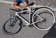 09.10.: Skoda-Fahrer bringt Radfahrer zu Fall