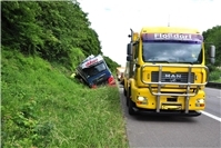 11.06.: Unfall auf der A61: LKW kippt von der Fahrbahn