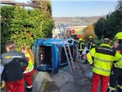 12.11.: Schwerer Unfall in Remagen: Fahrer in Auto eingeklemmt