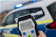 13.01.: B 8: Alkoholfahrt endet mit gleich zwei Autos im Straßengraben