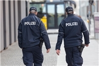 14.10.: Blitzeinbruch: Diebe fahren rückwärts durch die Eingangstür