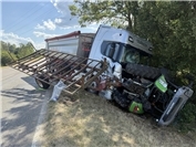 15.07.: Schwerer Verkehrsunfall zwischen Traktor und LKW
