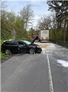 17.04.: Unfall auf der L255: Autofahrer nach Kollision mit LKW schwer verletzt