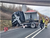 18.02.: Unfall bei Mendig - PKW kollidiert mit zwei LKW 