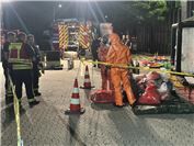 20.08.: Gefahrstoffunfall in Neuwied - 550 Liter hochgiftiger, ätzender Stoff ausgetreten 