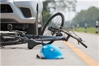 23.03.: Radfahrer ohne Helm lebensgefährlich verletzt