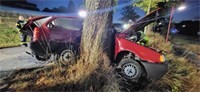 23.08.: Westerwald: Ein Toter und mehrere Schwerverletzte bei Kollision mit Baum
