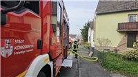 24.03.: Dach steht in Flammen - Handwerker unternimmt erste Löschversuche