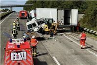 25.08.: Transporter und LKW kollidieren auf der A3 