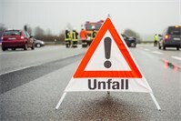 28.09.: Frontalzusammenstoß auf der B 256: Unfallverursacherin schwer verletzt