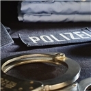 29.04.: Betrugsversuch in Köln: Enkel stellt falsche Polizisten und übergibt sie der richtigen Poliz