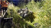 30.08: Horror-Crash auf der A 48: Auto durchschlägt Betonschutzwand