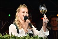 Antonia Boden zur neuen Weinkönigin in Leutesdorf gekrönt