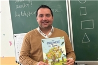 Benedikt Oster liest beim bundesweiten Vorlesetag