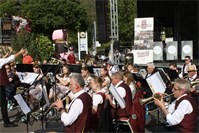 Bläser-Wutzstock-Festival begeistert mit Blasmusik und Showtanz