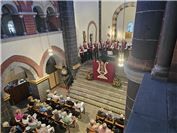 Chorklänge und Weingenuss in stimmungsvoller Atmosphäre