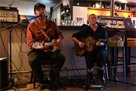 Dani Larkin begeistert Folk-Fans mit Live-Konzert