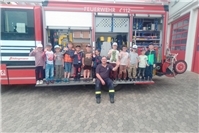 Die Sterndrachen der Kita St. Marien auf spannender Mission bei der Feuerwehr