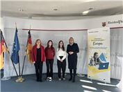 Dr. Stefanie Hubig begrüßt das Gymnasium im Kannenbäckerland als eine der ausgezeichneten eTwinning-