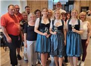 Drei Karnevalistinnen werden Weinmajestäten