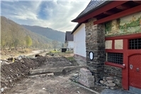 Ein Dorf baut auf