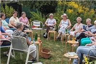 Ein Gartengottesdienst in der Sommerzeit 