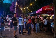 Ein Sommerabend zwischen Lichtern und Livemusik 