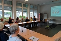 Erste-Hilfe-Kurs für Seniorinnen und Senioren im Mehrgenerationenhaus stößt auf hohes Interesse